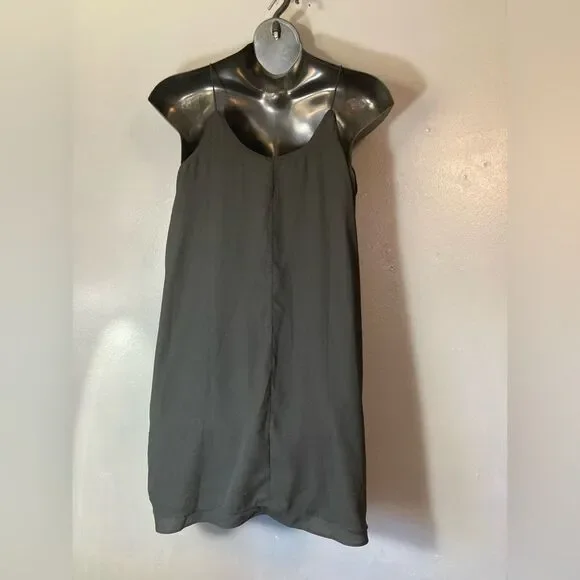 Alya Francesca’s Classic Black Pullover Dress - Picture 4 of 4